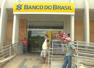 timthumb-22-300x218 População no Cariri da Paraíba sofre com bancos sem operações com dinheiro