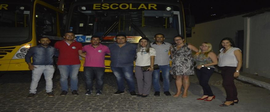 FF9XDNNFO734Q5QATAOP Prefeito Celio consegue novas carteiras e um ônibus escolar com o Governo do Estado