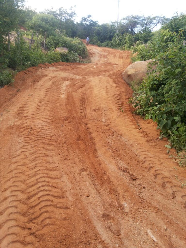 estradas-zona-rural-05-768x1024 Secretaria de Agricultura de Monteiro intensifica manutenção de estradas