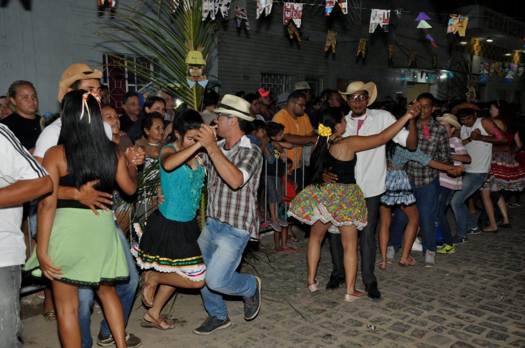 19055298_1898622007077656_6397273085675790488_o-1024x680 OPIPOCO mostra como foi a primeira noite do festival de quadrilhas em Monteiro. Confira Imagens