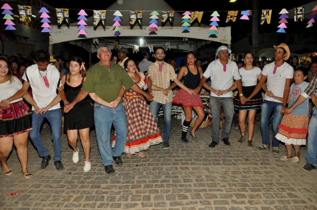 19055495_1898619023744621_4805890987982816681_o-1024x680 OPIPOCO mostra como foi a primeira noite do festival de quadrilhas em Monteiro. Confira Imagens