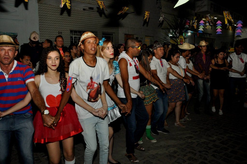 19055668_1898615007078356_1498436813880240481_o-1024x680 OPIPOCO mostra como foi a primeira noite do festival de quadrilhas em Monteiro. Confira Imagens