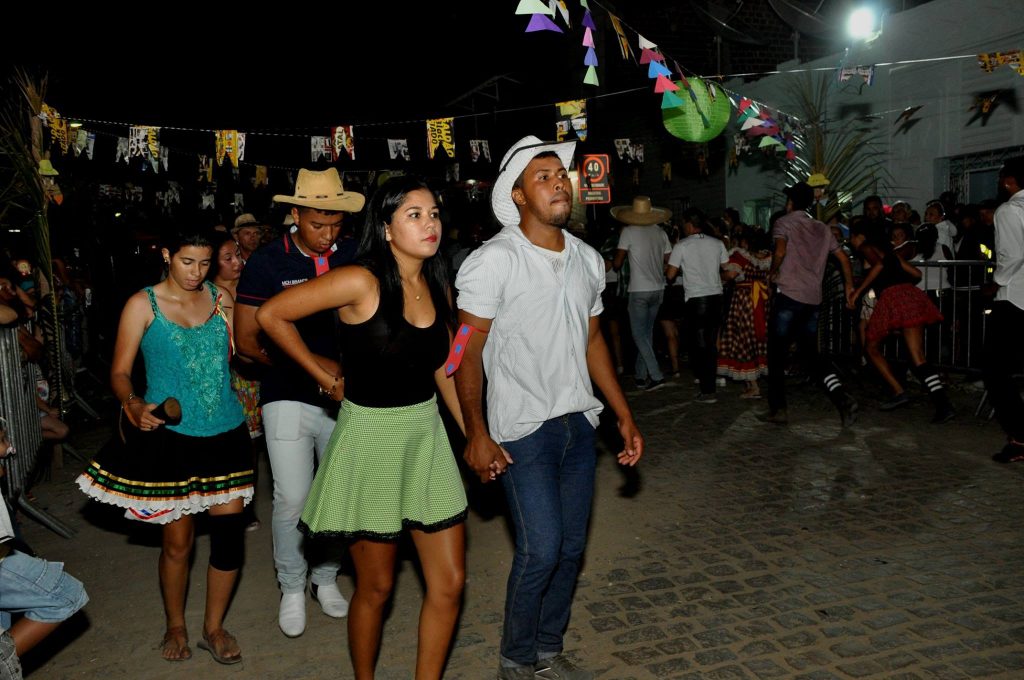 19055798_1898614787078378_3648845087738911682_o-1024x680 OPIPOCO mostra como foi a primeira noite do festival de quadrilhas em Monteiro. Confira Imagens