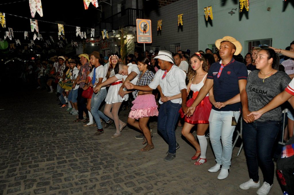 19092608_1898616963744827_5517662355991480625_o-1024x680 OPIPOCO mostra como foi a primeira noite do festival de quadrilhas em Monteiro. Confira Imagens
