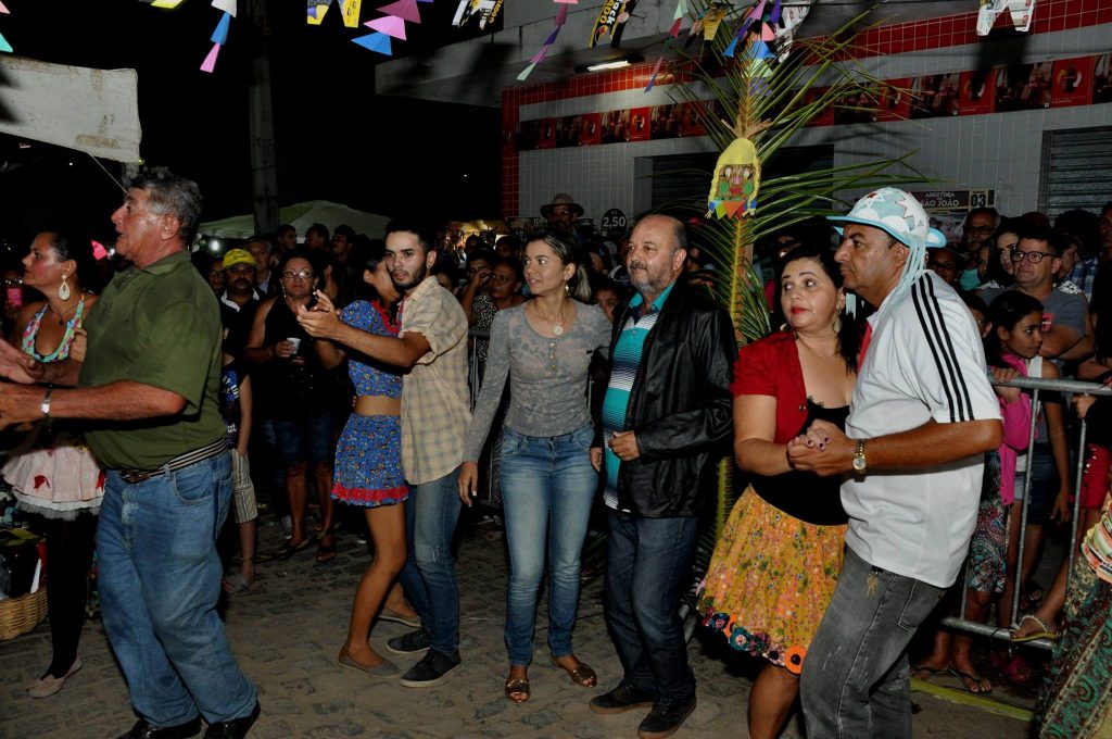 19092724_1898618650411325_923184138373184133_o-1024x680 OPIPOCO mostra como foi a primeira noite do festival de quadrilhas em Monteiro. Confira Imagens