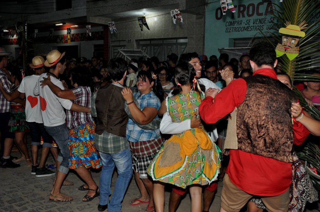 19093003_1898618787077978_8670093404758125759_o-1024x680 OPIPOCO mostra como foi a primeira noite do festival de quadrilhas em Monteiro. Confira Imagens