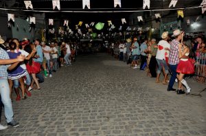 19095264_1898616983744825_5986716455789739024_o-300x199 OPIPOCO mostra como foi a primeira noite do festival de quadrilhas em Monteiro. Confira Imagens