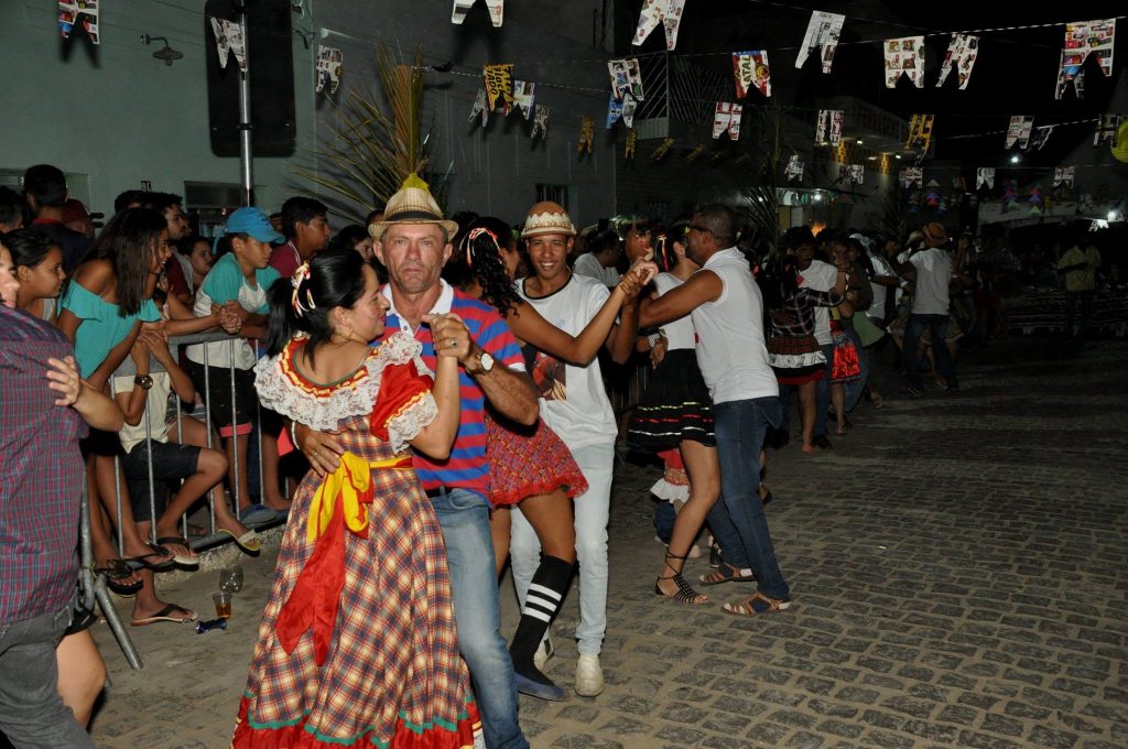 19095455_1898621837077673_8966390239378848580_o-1024x680 OPIPOCO mostra como foi a primeira noite do festival de quadrilhas em Monteiro. Confira Imagens
