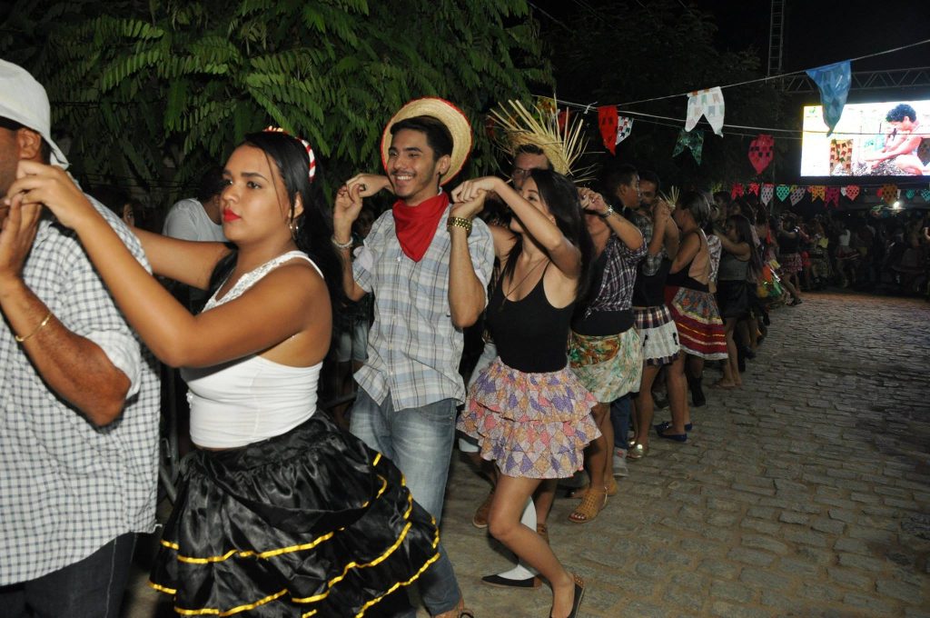 19144098_1899328900340300_3166885701914288316_o-1024x680 OPIPOCO mostra como foi a Segunda noite do festival de quadrilhas em Monteiro. Confira Imagens