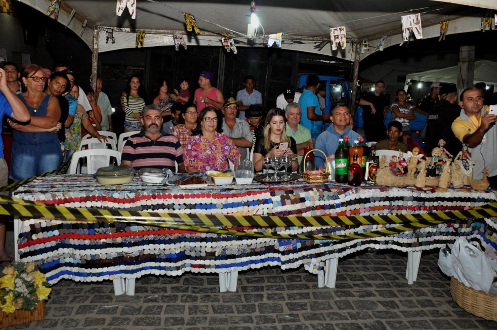 19144122_1898618253744698_6911803832900442396_o-1024x680 OPIPOCO mostra como foi a primeira noite do festival de quadrilhas em Monteiro. Confira Imagens