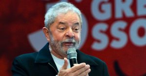 Lula-300x156 Lula lidera e Bolsonaro mantém alta para eleições 2018
