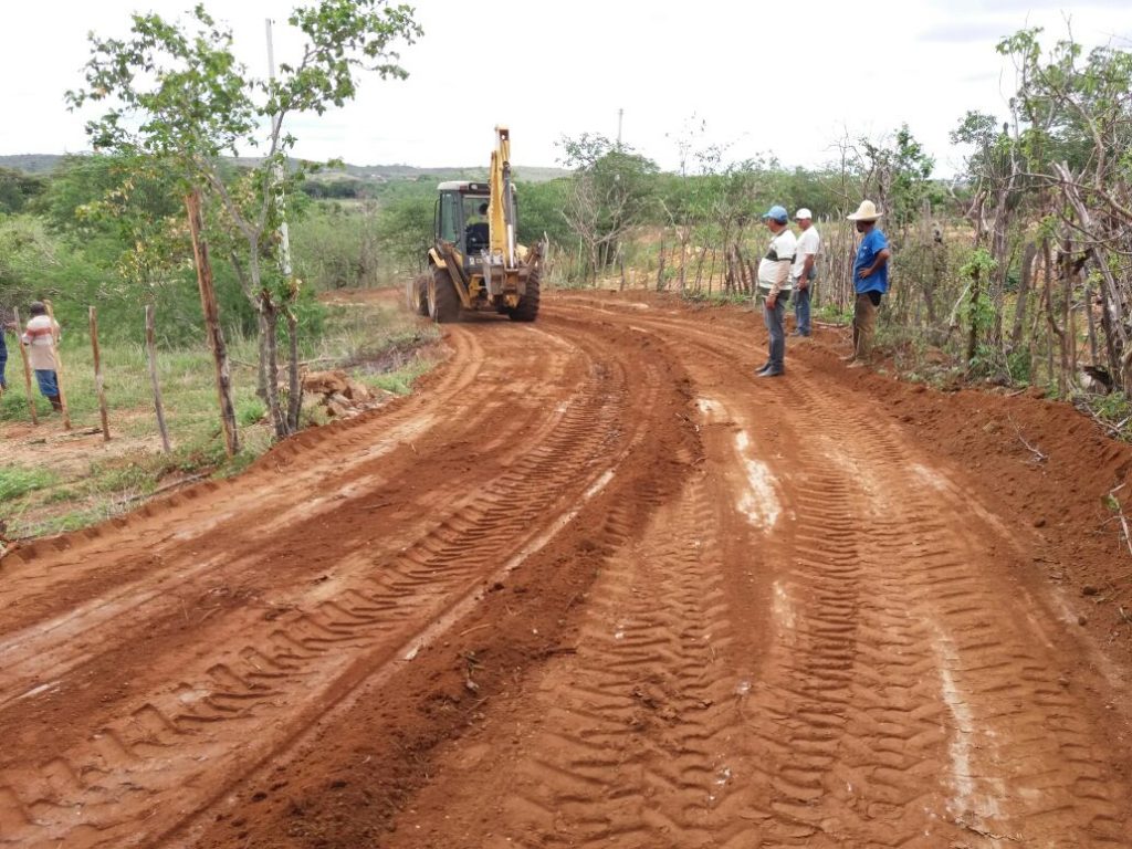 estradas_patrolamento-1024x768 Secretaria de Agricultura de Monteiro avança com melhorias para as comunidades rurais