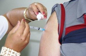 vacina2-300x198-300x198 Ministro da Saúde libera vacina da gripe para toda a população a partir de segunda