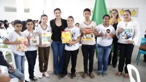 monteiro-educaçao-300x168 Prefeita de Monteiro entrega livros para alunos das escolas municipais