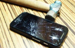 20170816114927_660_420-300x191 Motorola registra patente de celular com tela que se repara sozinha