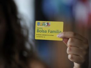 BOLSA-FAMILIA-300x225 CGU bloqueia mais de 1 mil benefícios irregulares do Bolsa Família na Paraíba