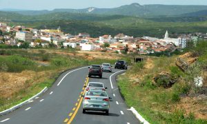 estrada-300x180-300x180 DER faz manutenção em rodovias do Cariri