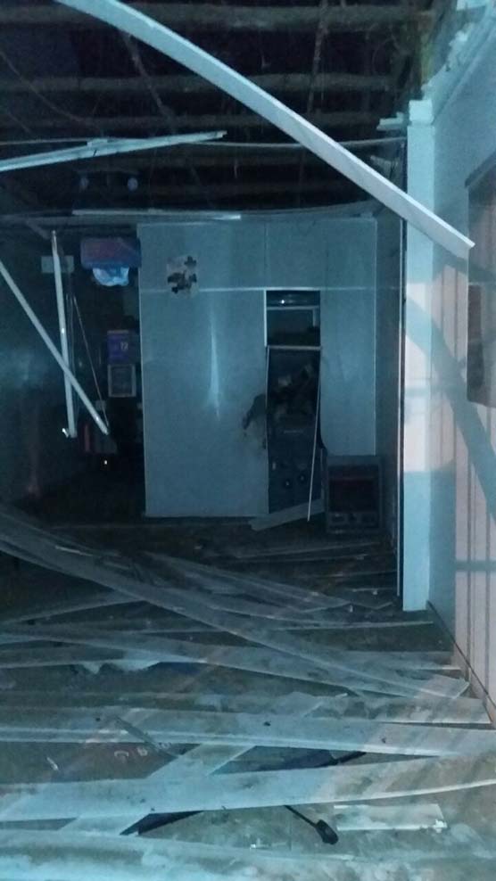 explosao1-1 Bandidos explodem posto bancário e teto desaba em Taperoá, no Cariri paraibano