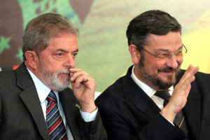lula-palocci-despedida8-300x200 Palocci abalou Lula de forma inédita, dizem amigos do ex-presidente