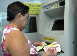 salario_servidores-300x218 Prefeitura de Monteiro anuncia pagamento do mês de setembro aos servidores municipais