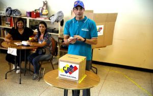 2017-10-15t175257z-740447169-rc14626da980-rtrmadp-3-venezuela-election-300x188-300x188 Oposição não reconhece resultados eleitorais