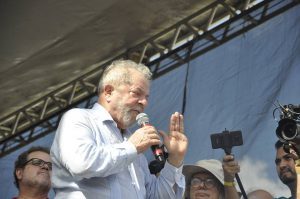 21078517_1357692154343580_7470278717235248507_n-300x199-300x199 Eleições: Lula se mantém como favorito para presidente