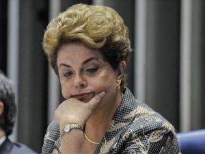 DILMA-PENSATIVA-556x417-300x225 TCU bloqueia os bens da ex-presidente Dilma