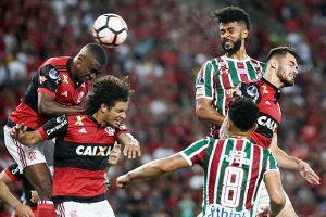 Flamengo-arranca-empate-no-fim-com-o-Flu-e-vai-à-semi-da-Sul-Americana-300x200 Flamengo arranca empate no fim com o Flu e vai à semi da Sul-Americana