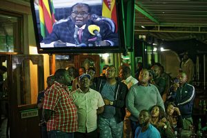 Mugabe-faz-discurso-na-TV-e-não-anuncia-renúncia-300x200 Mugabe faz discurso na TV e não anuncia renúncia