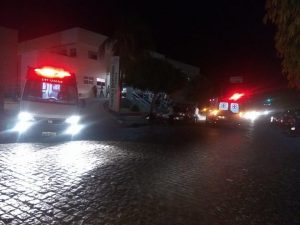 ambulacia-samu-mo9nteiroi-300x225 Quatro pessoas ficam feridas em acidente entre carro e motos em Monteiro.
