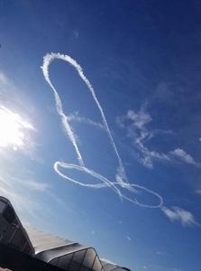 ceu-223x300-223x300 Marinha se desculpa após piloto desenhar pênis no céu
