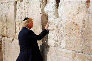 15121306335a21484951298_1512130633_3x2_md-300x200 Trump anuncia nesta quarta mudança da embaixada dos EUA para Jerusalém