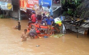 2017-12-23t060113z-1897112748-rc117cb66760-rtrmadp-3-philippines-landslide-300x185 Tempestade deixa mais de 130 pessoas mortas