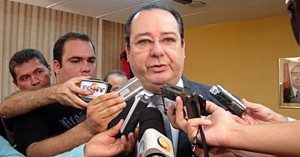 Artur-Cunha-Lima-300x157-300x157 TUMOR NO CÉREBRO: Conselheiro Artur Cunha Lima é internado as presas para cirurgia na cabeça