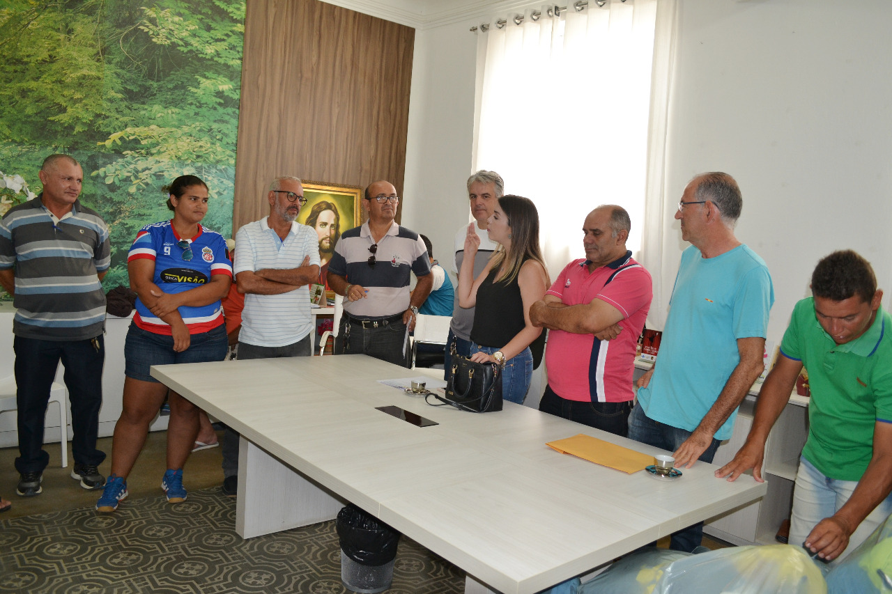 Entrega_Padrões006 Anna entrega premiações da Copa Dr. Chico de Futebol e novos padrões as equipes participantes