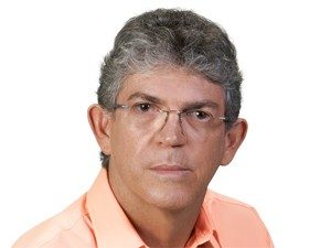 ricardocoutinho-300x225 TCE aceita denúncia contra Ricardo por promoção pessoal em site do governo