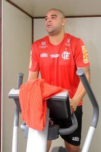 xadri.jpg.pagespeed.ic_.n3p0PNTMdf-200x300 Projeto Adriano' volta a ser debate no Flamengo; entenda argumentos a favor e contra no clube