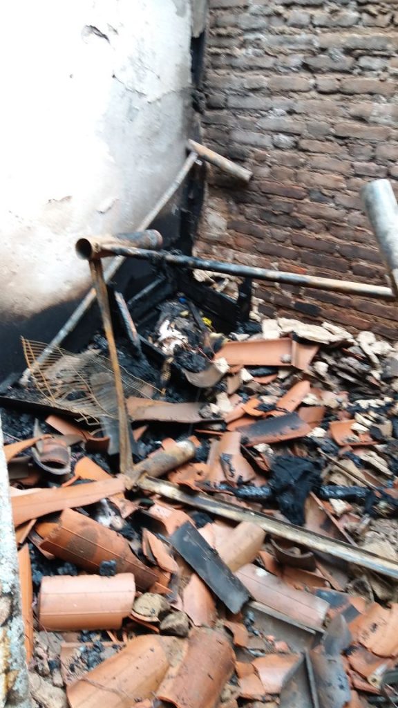 988f46fb-33b8-4e4f-beff-80b2e37c6d4b-576x1024 Casa pega fogo durante a madrugada em Monteiro