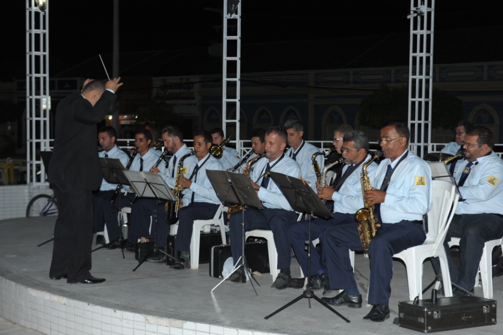 Banda-na-Praça Monteirsenses prestigiam a Filarmônica Sebastião de Oliveira Brito na reabertura do Banda na Praça