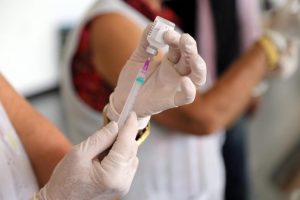 Vacina-Osnei-Restio-Prefeitura-de-Nova-Odessa-Fotos-Públicas-696x464-300x200 Estado divulga orientações para vigilância da febre amarela