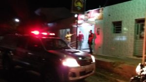 asalto-padaria-mobnteiro-03-300x169 Exclusivo: Câmeras flagram assalto à mão armada em padaria de Monteiro