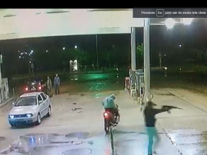 assalto-a-posto-de-combustivel-300x225 Vídeo mostra ação de bandidos assaltando Posto de Combustíveis com Metralhadora em Monteiro.