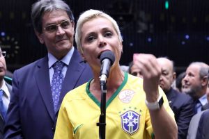cristiane-brasil-roberto-jeferson-20160417-001-300x200 Ministra usa conta de assessora para pagar dívida trabalhista
