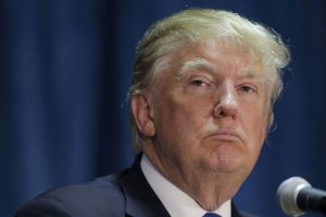 donald_trump-1-300x200 Trump expulsa jornalista numa conferência de imprensa na Casa Branca
