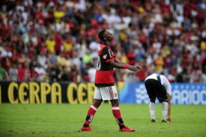 vascofladhavidnormandofp2-300x200 Com volta de titulares, Flamengo empata com Vasco e é vaiado