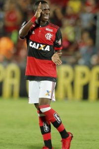 xvinicius-jr-flamengo.jpg.pagespeed.ic_.b7Mh9KMQRo-200x300 Atuação de Vinicius Jr. no Flamengo empolga jornais: 'Seguro, máxima eficácia'