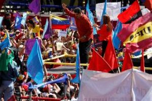2018-02-27T215118Z_1_LYNXNPEE1Q1W4_RTROPTP_4_VENEZUELA-MADURO-CANDIDATURA-300x200 Maduro dança e lança candidatura à reeleição na Venezuela