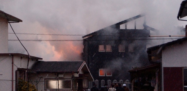 assa Helicóptero militar cai e incendeia uma casa no Japão