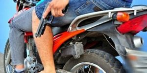 assalto-de-moto-300x150 Bandidos atiram e tentam assaltar agricultor em Monteiro.