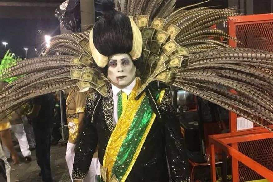 entrete-presidente-vampiro-paraiso-tuiuti Beija-Flor é a campeã do Carnaval 2018 no Rio de Janeiro; Tuiuti fica vice